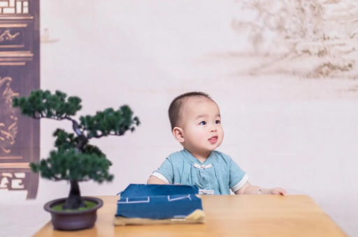 明港满月宝宝放屁臭 明港满月宝宝放屁臭